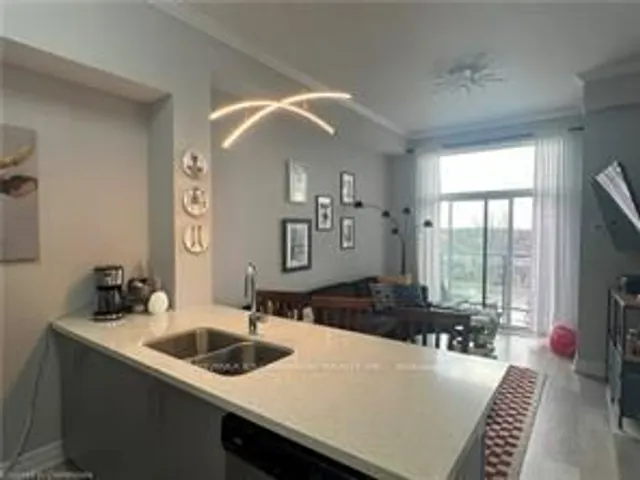 Additional image 8 of 450 Dundas St Unit 421