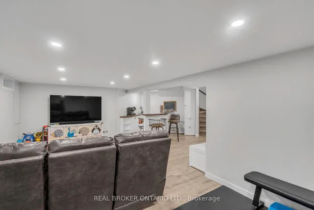 Additional image 30 of 40 Montcalm Pl