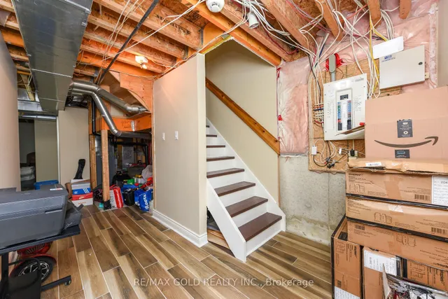 Additional image 44 of 35 Amaranth Cres