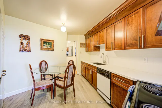 Additional image 16 of 150 Neptune Dr Unit 906