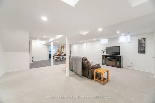 Additional image 34 of 1660 Dempsey Cres