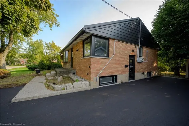 Additional image 18 of 39 Westminster Ave Unit Lower