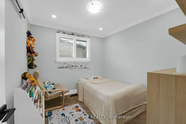 Additional image 22 of 54 Primula Cres