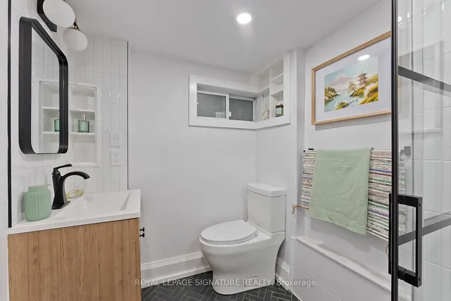 Additional image 33 of 2043 Gerrard St