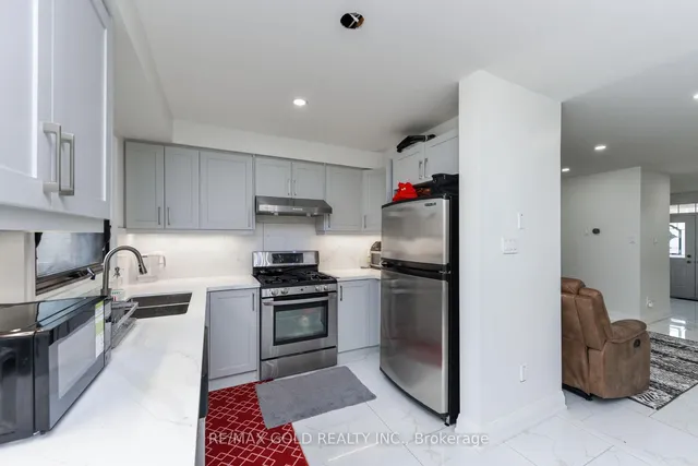 Additional image 17 of 17 Penguin Lane