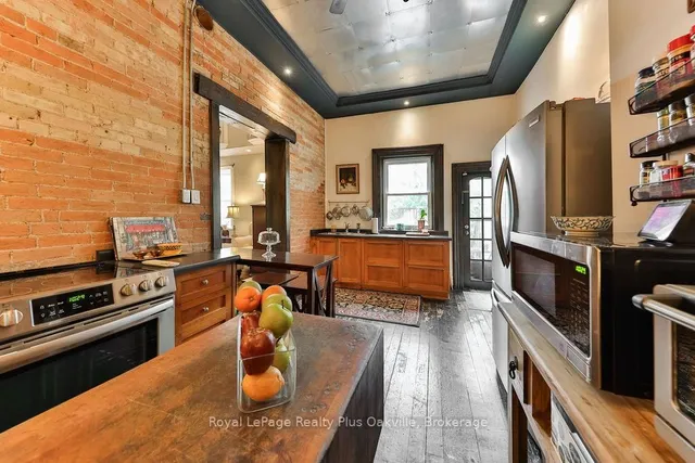 Additional image 16 of 14 Hatt St