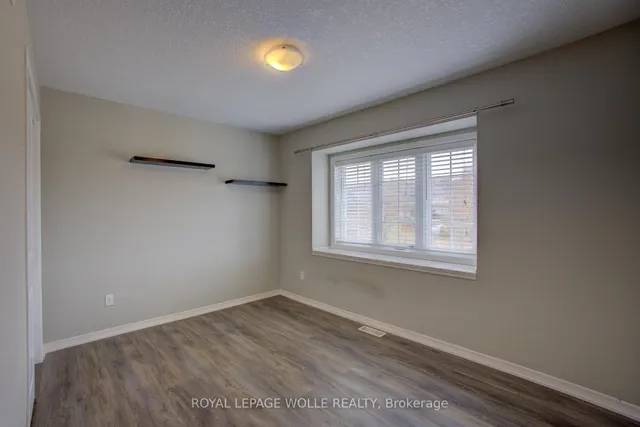 Additional image 12 of 945 Zeller Cres