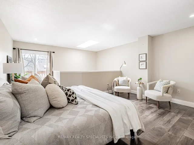 Additional image 36 of 2055 WALKERS Line Unit 227