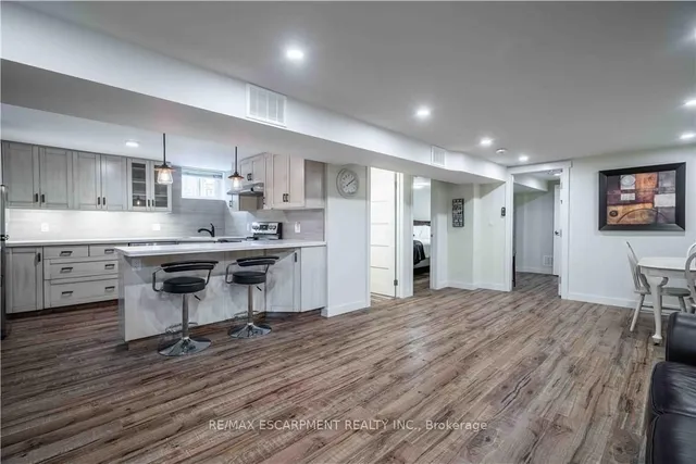 Additional image 27 of 56 Oakley Crt