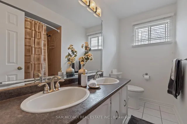 Additional image 20 of 44 Madrid Cres