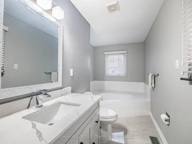 Additional image 27 of 4 Lord Simcoe Dr