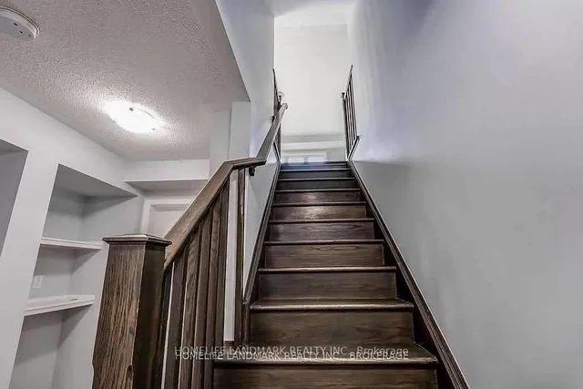 Additional image 2 of 3077 Mistletoe Gdns