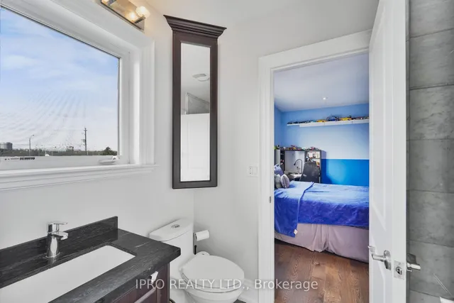 Additional image 29 of 55 Yorkdale Cres