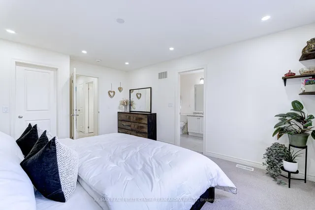 Additional image 18 of 80 Finegan Circ