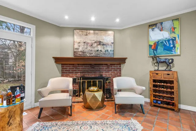 Additional image 16 of 298 Bessborough Dr