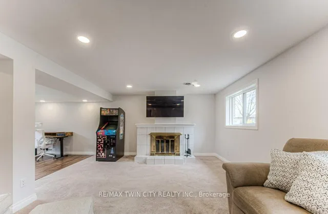 Additional image 29 of 111 Martinglen Cres