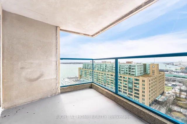 Additional image 33 of 77 Harbour Sq Unit 1812