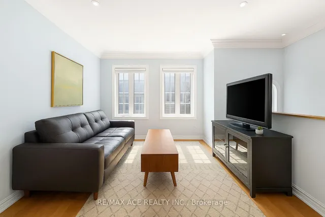 Additional image 9 of 5 Rodeo Crt