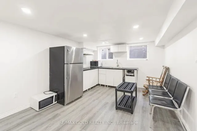 Additional image 32 of 59 Roberts Cres