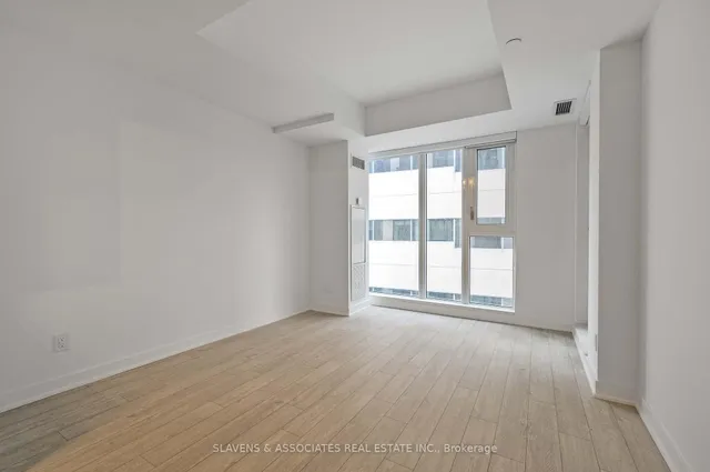 Additional image 6 of 543 Richmond St Unit 735