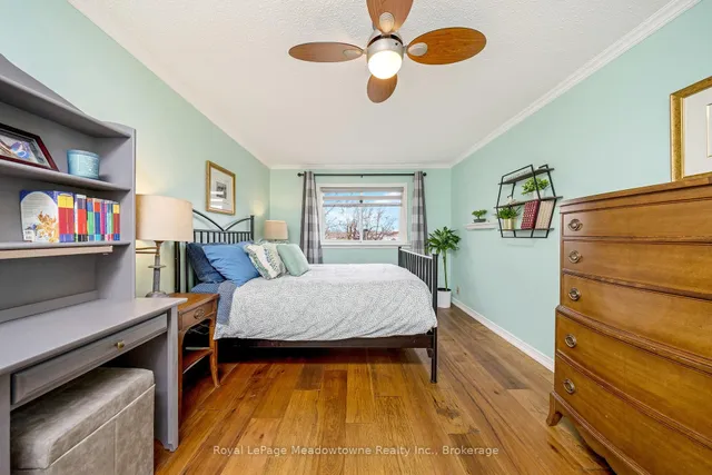 Additional image 28 of 738 Robertson Cres