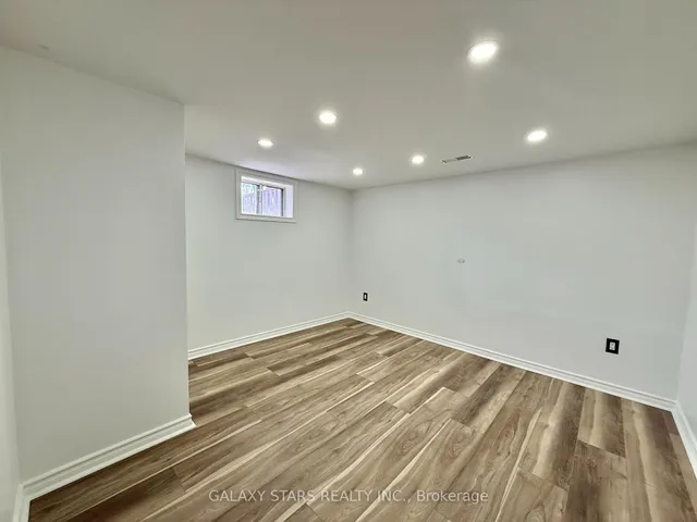 Additional image 31 of 57 Moorecroft Cres