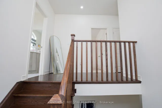 Additional image 29 of 633 Brisdale Dr