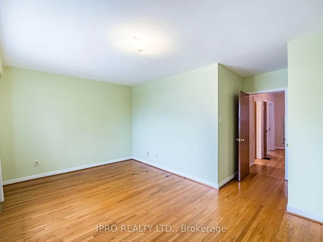 Additional image 26 of 43 Heman St