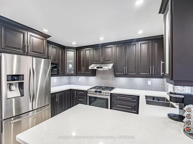 Additional image 12 of 4 Lord Simcoe Dr