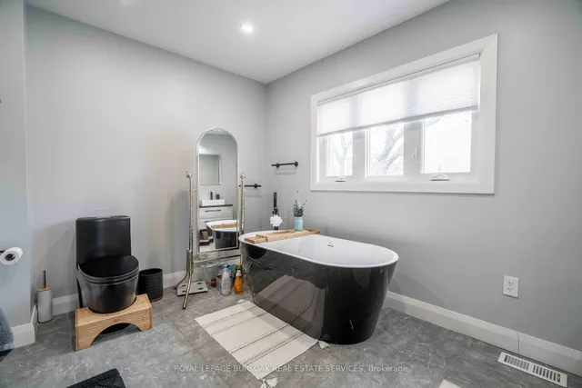 Additional image 22 of 8 Banff Dr