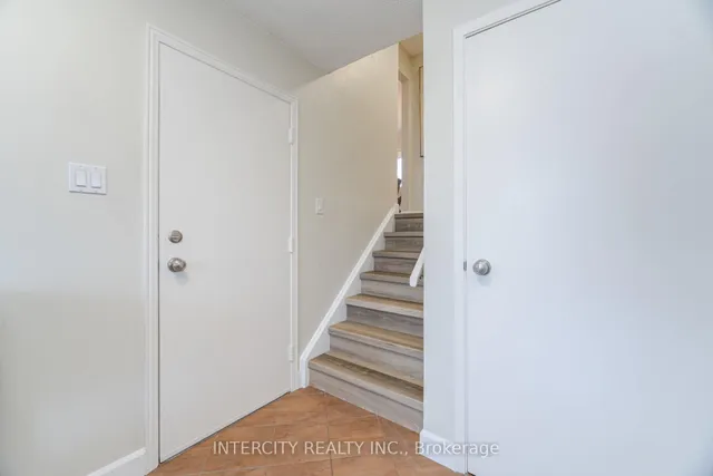 Additional image 10 of 35 Lower Canada Cres