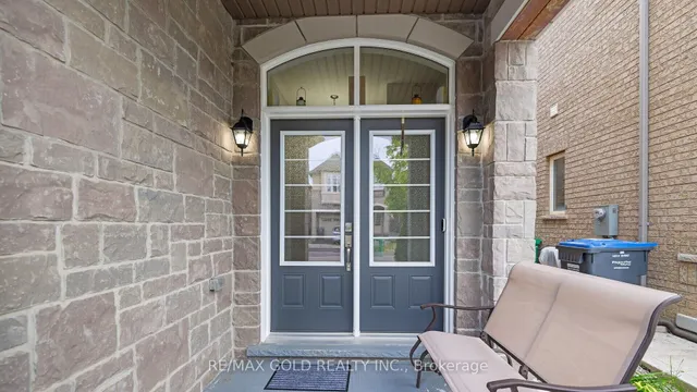 Additional image 4 of 5 Lola Cres