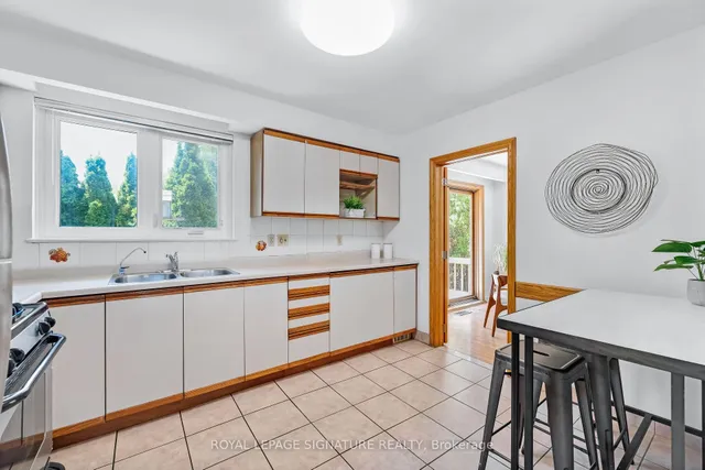 Additional image 12 of 86 Heathview Ave