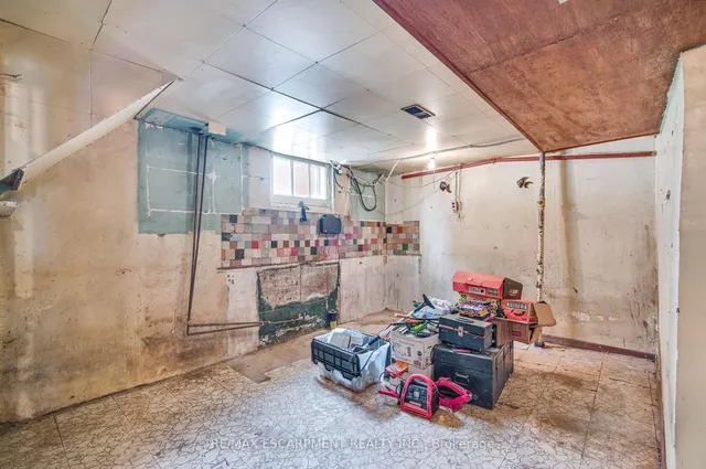 Additional image 27 of 48 Woodbridge Rd