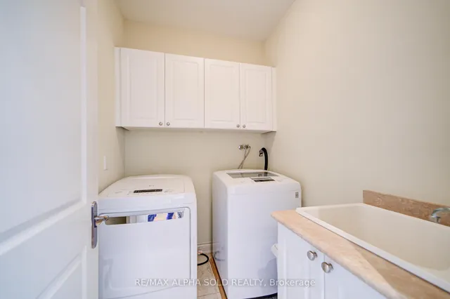 Additional image 40 of 219 Greenfield Ave