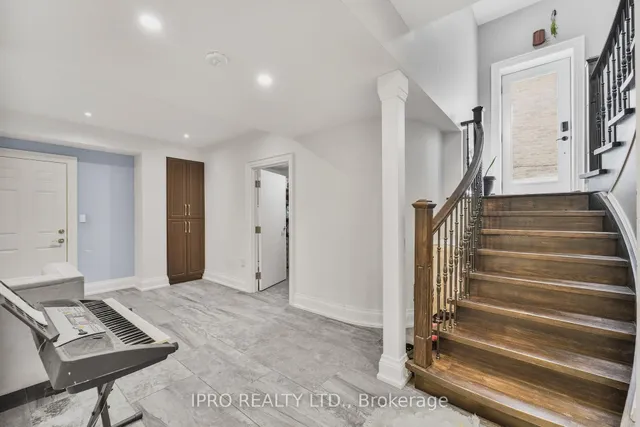 Additional image 41 of 55 Yorkdale Cres