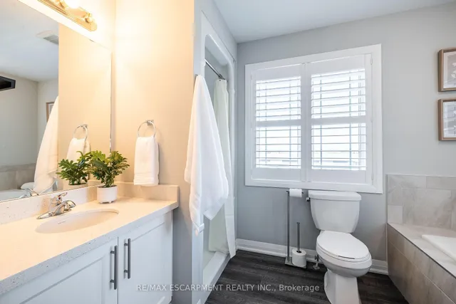 Additional image 19 of 51 Laguna Village Cres