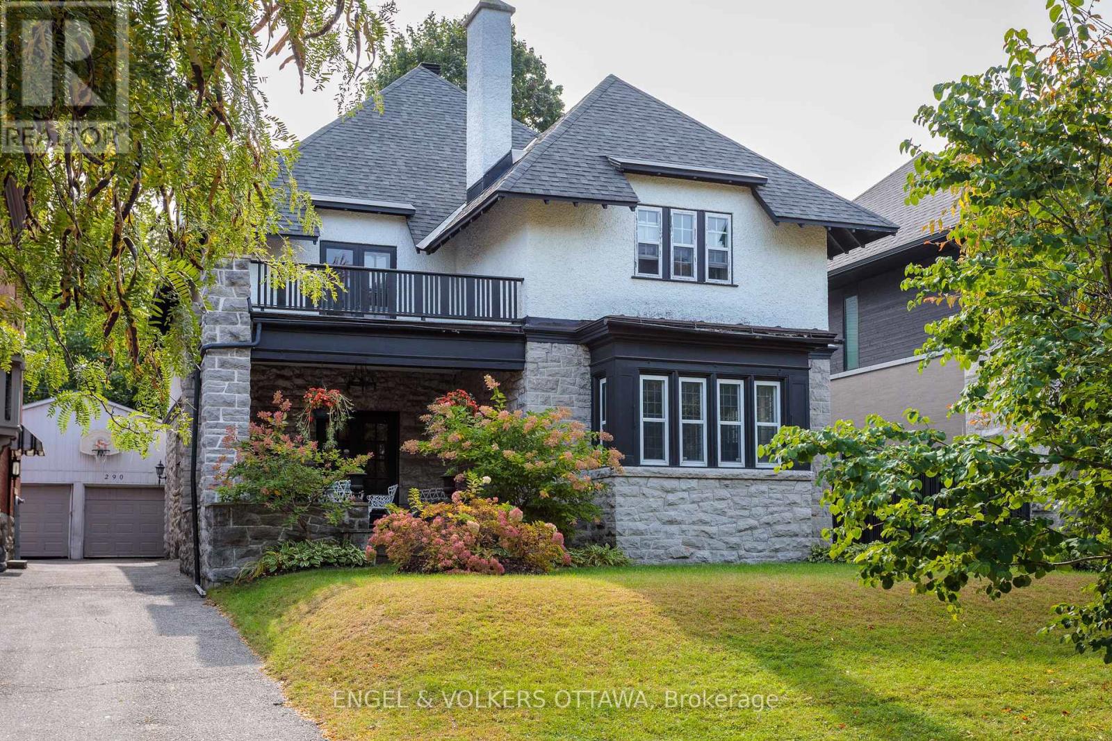 290 CLEMOW AVENUE|Ottawa, Ontario K1S2B8