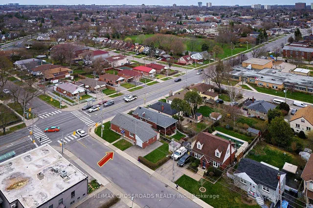 Additional image 33 of 1310 Victoria Park Ave