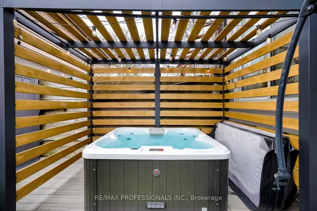 Additional image 42 of 623 Dupont St