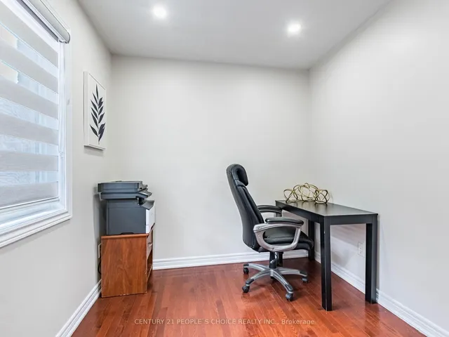 Additional image 38 of 74 Crystalview Cres