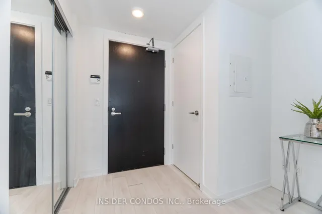 Additional image 6 of 501 Yonge St Unit 5202