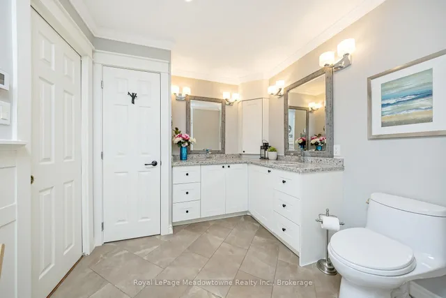 Additional image 32 of 738 Robertson Cres