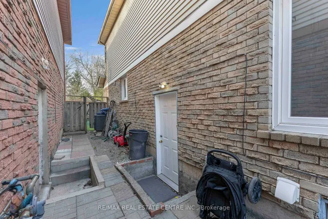 Additional image 40 of 44 Abelard Ave