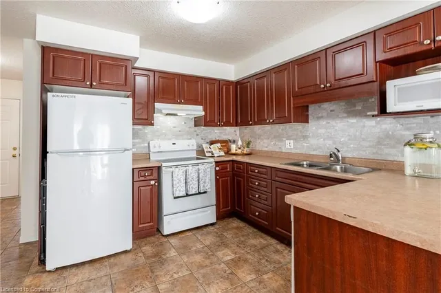 Additional image 6 of 30 Fallowfield Dr