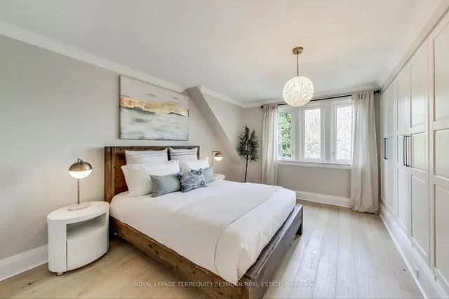 Additional image 19 of 351 Roehampton Ave