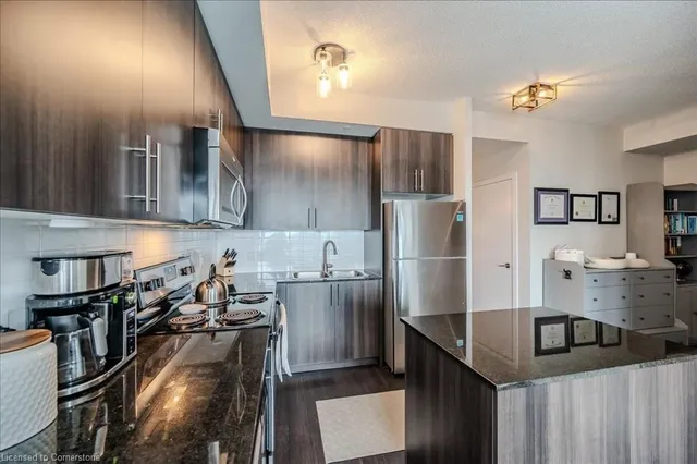 Additional image 18 of 85 Duke St Unit 1412