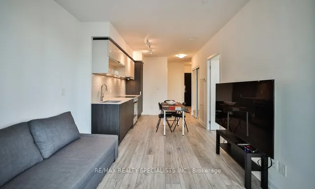 Additional image 16 of 159 WELLESLEY St Unit 404