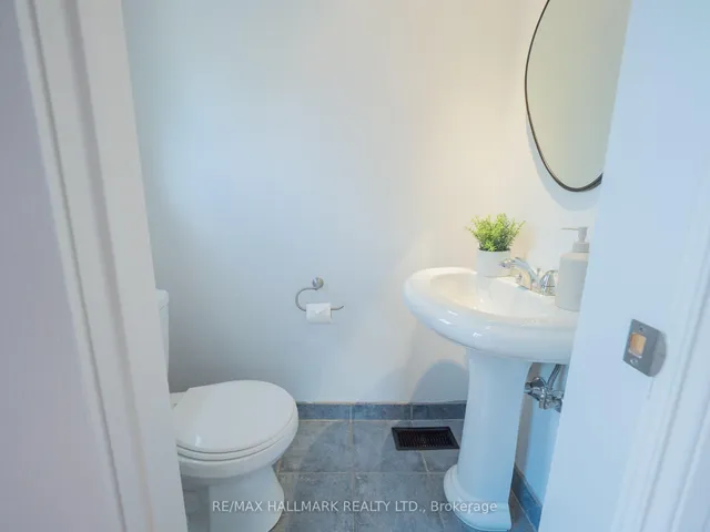 Additional image 18 of 142 Heward Ave