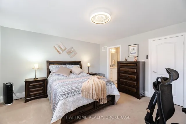 Additional image 32 of 105 Royal West Dr